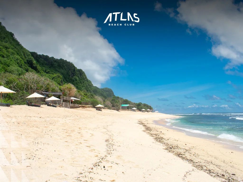 Optimize Bali beach visits with seasonal tips on weather, timing, and packing essentials for a comfortable trip. Dry season’s ideal weather; monsoon’s lush views; morning’s cool atmosphere.