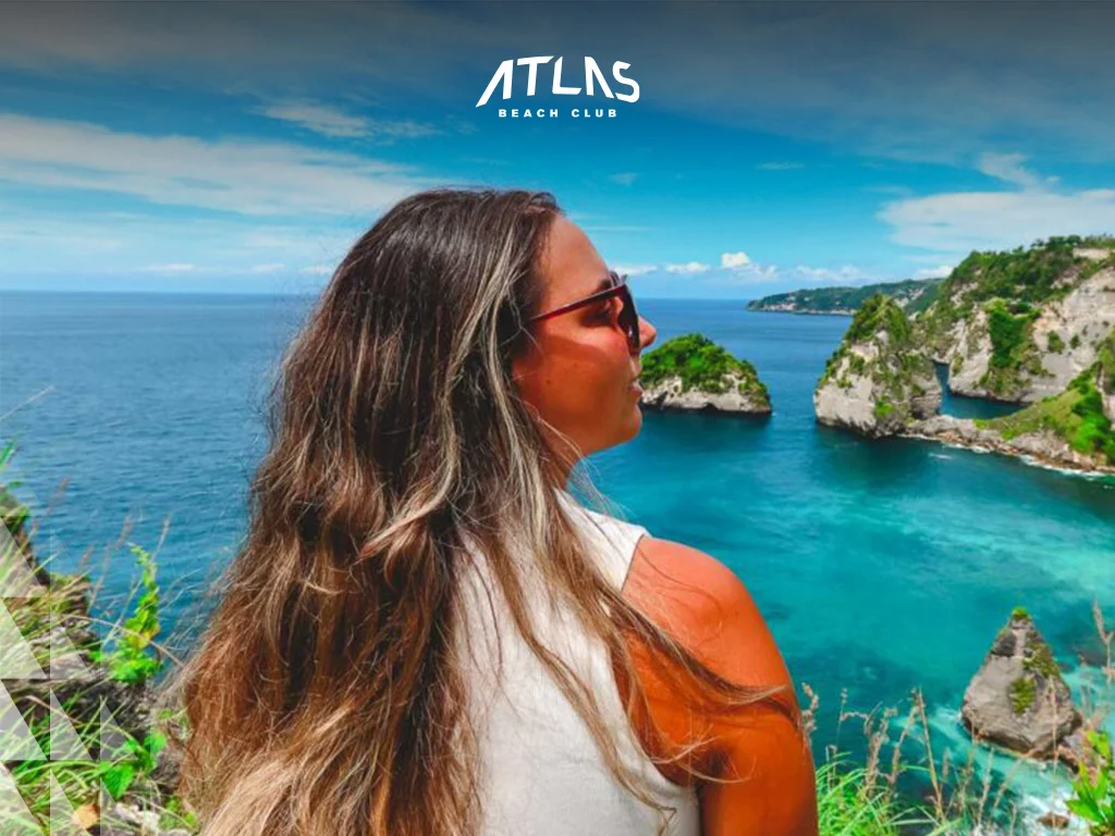 Discover the best times for family photography in Bali: mornings, late afternoons, and iconic sunset hours. Golden hour family photo shoot, Morning tranquility on Bali’s beaches, Sunset photography at Atlas Beach Club