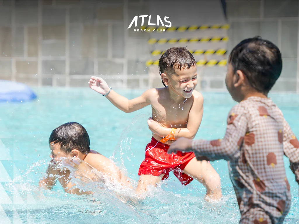 Bali’s beaches offer family-friendly activities, including shaded areas, seafood picnics, and resort amenities for all ages. Sanur’s calm waters; Jimbaran’s family picnics; Atlas Beach Club amenities.