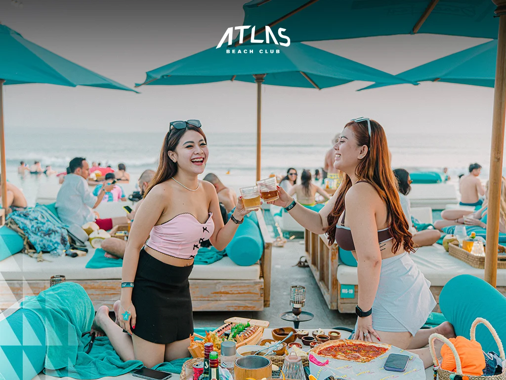  tropical beach lounge, infinity pool with ocean view, sunset party in Bali