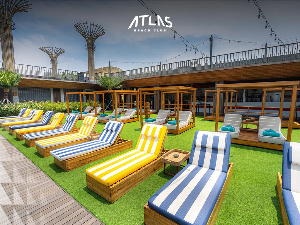 Bali’s beach clubs prioritize safety with lifeguards, secure play zones, and clear signage for families. Pool safety in Bali, secure play zones, lifeguards at Bali’s beach clubs